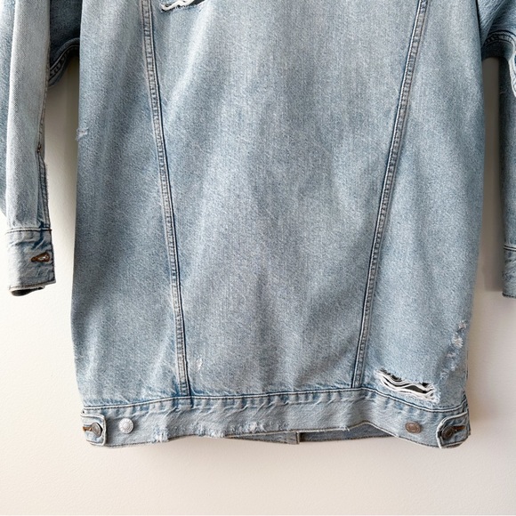 AE Oversized Boyfriend Denim Jacket Distressed Light Wash Women’s Size Small - Picture 13 of 15